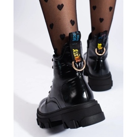 Lakkozott női bokacsizma vastag talppal fekete 1