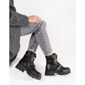 Fekete csatos munkások 1