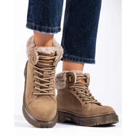 Barna női csizma báránybőr bundával bézs 2