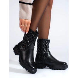 Női munkások foltvarróval fekete 2