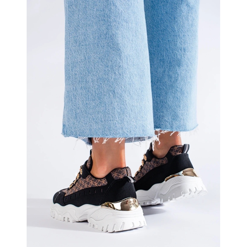 Fekete női tornacipő mintával 1