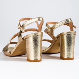 Elegáns női Shelovet arany szandál a poszton fekete 1