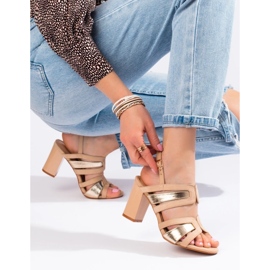 Vinceza Női bézs és arany sarkú szandál a Vinezától 1