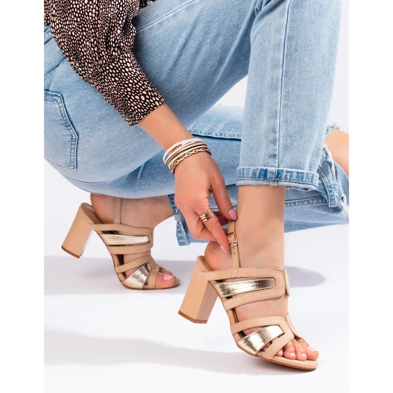 Vinceza Női bézs és arany sarkú szandál a Vinezától 1
