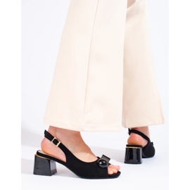 Fekete velúr szandál 2