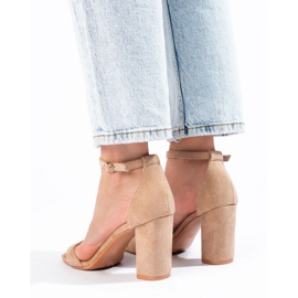 Shelovet bézs velúr blokk szandál 2