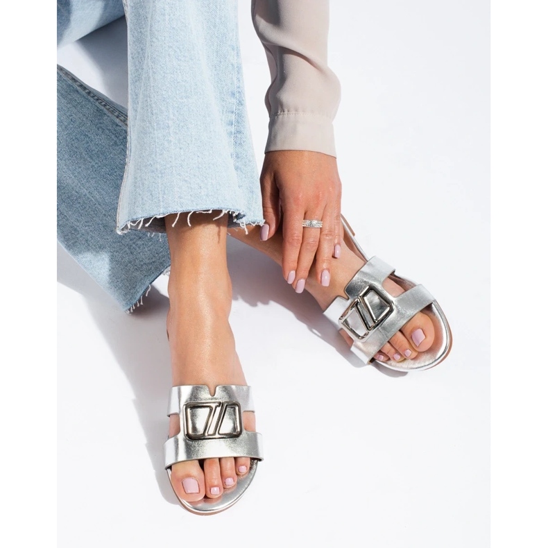 Ezüst lapos szandál Shelovet díszítéssel 1