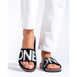 Fekete flip-flop ezüst felirattal a Shelovet sapkán 2