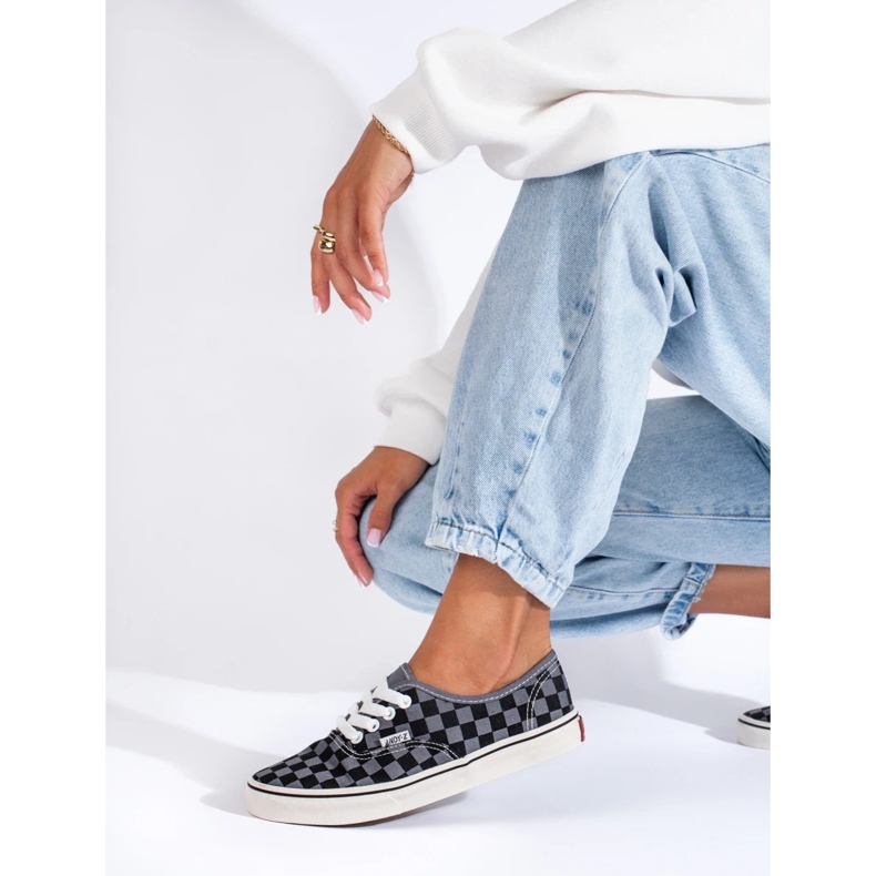 Fekete-szürke kockás tornacipő a Shelovet-től 2