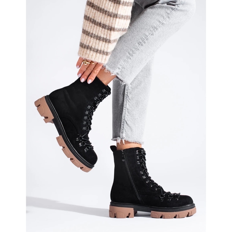 Velúr fűzős munkáscsizma, fekete, Vinceza 2