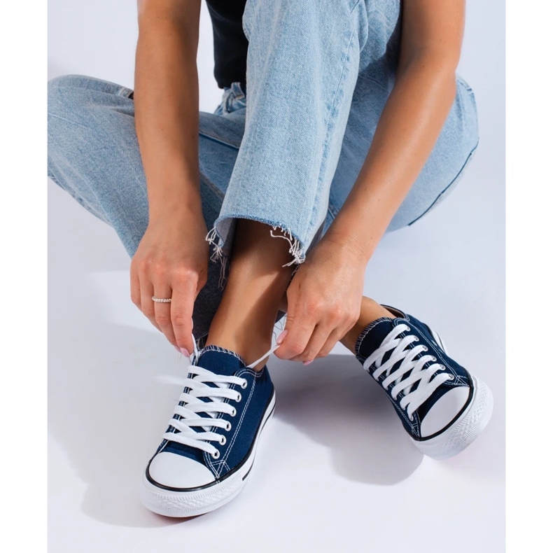 Klasszikus sötétkék tornacipő 2