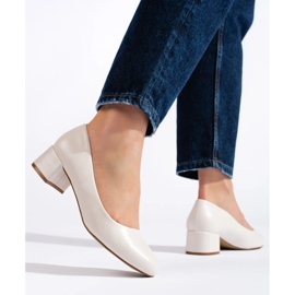 Női alacsony sarkú pumpák, világos bézs 1
