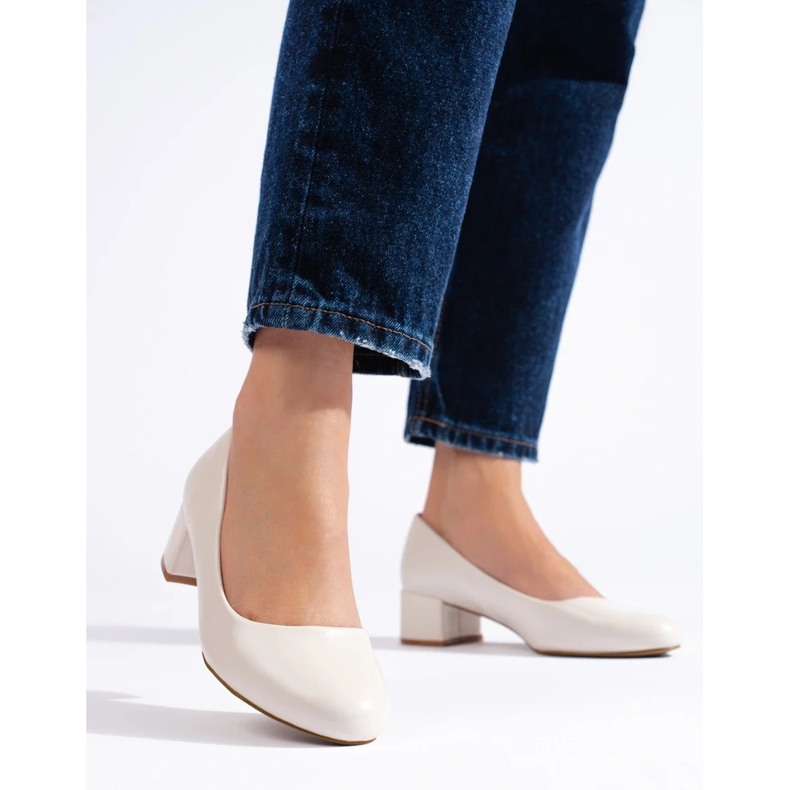 Női alacsony sarkú pumpák, világos bézs 2