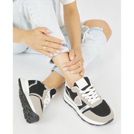 Fekete és bézs színű női sportcipő 2