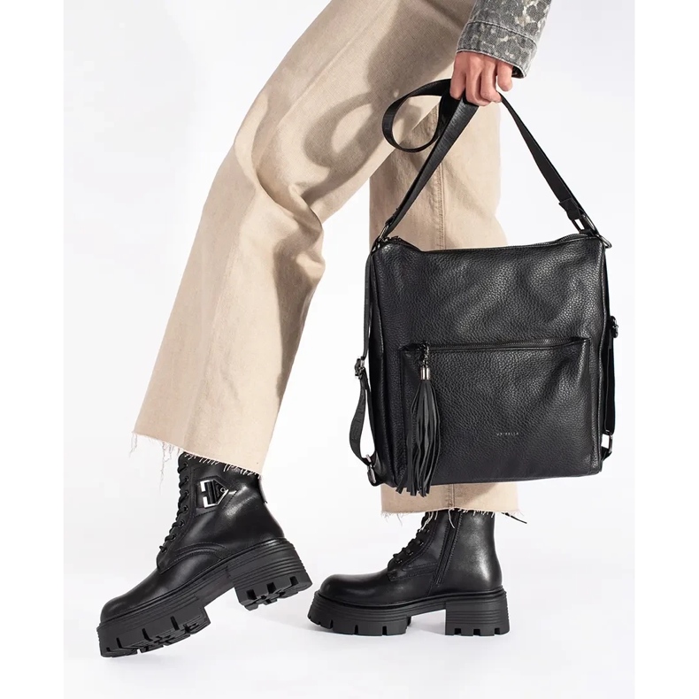 Fekete bőrcsizma vastag talppal 2