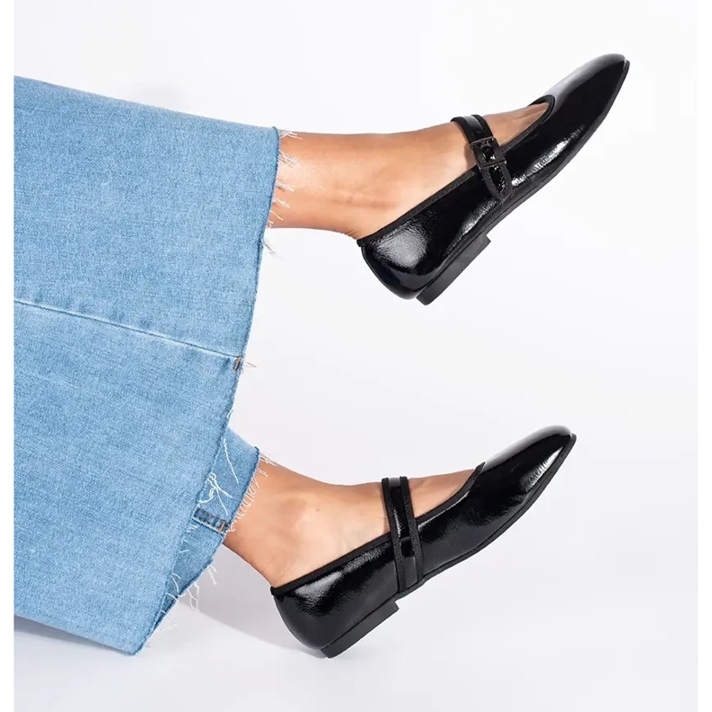 Fekete lakkozott női balerinák 1