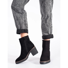 Szarvasbőr fekete csizma a poszton 2