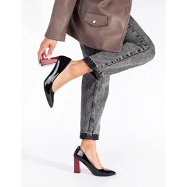 Elegáns lakkfekete magas sarkú pumpák 1