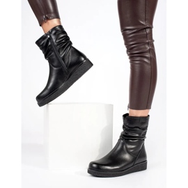 Fekete bőr női bokacsizma alacsony éken, Sergio Leone fodros felsőrésszel 1