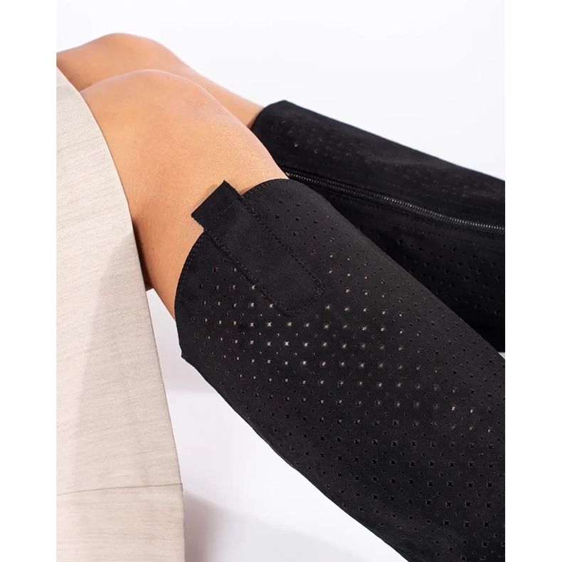 Áttört fekete velúr csizma 1