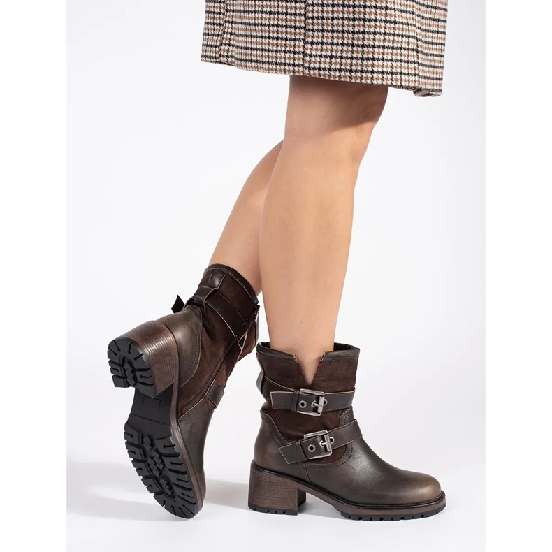 Barna női magas sarkú bokacsizma csattal 1
