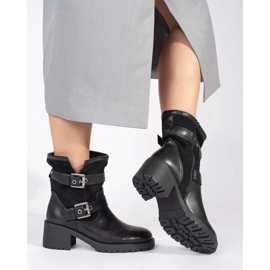 Fekete női magas sarkú bokacsizma csattal 1