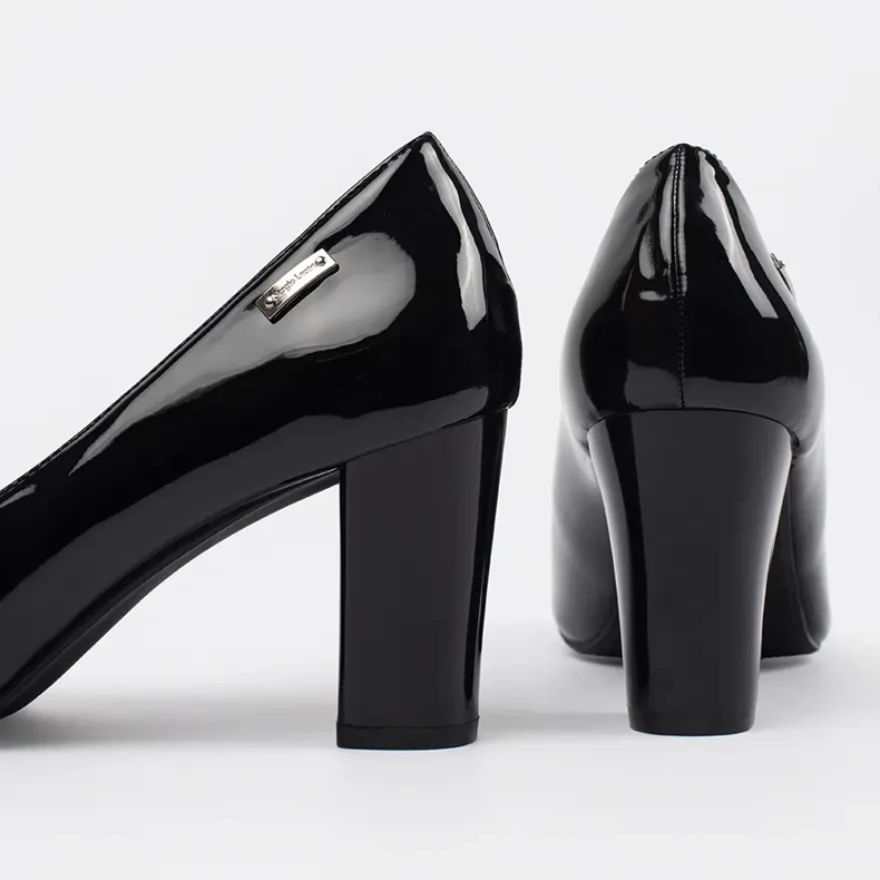 Festett fekete szivattyúk a Sergio Leone Poston 2