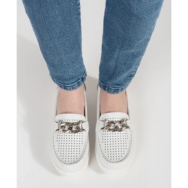 Goodin Bőrfehér cipők lánccal a peronon 1