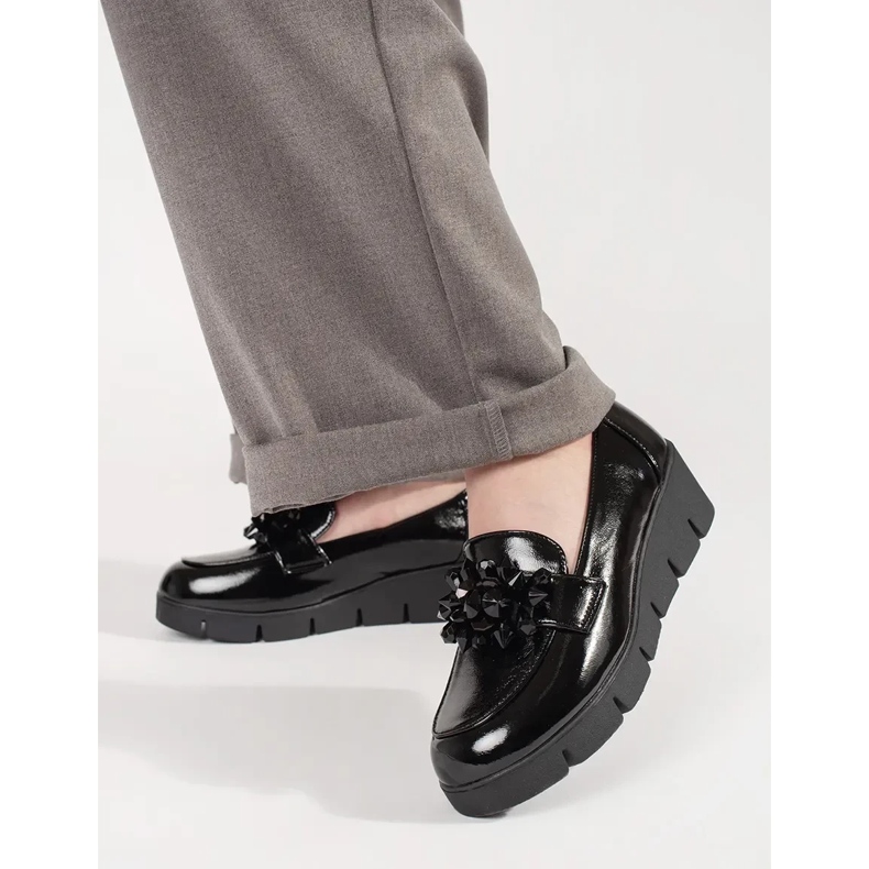 Goodin Fekete ék mokaszinok díszítéssel 2