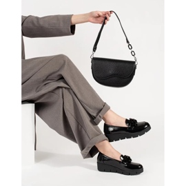 Goodin Fekete ék mokaszinok díszítéssel 1