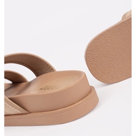 Goodin Bézs női lapos papucs csatokkal 1