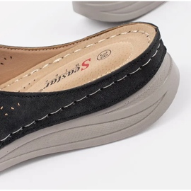 Fekete női papucs egy vastag talpon 1