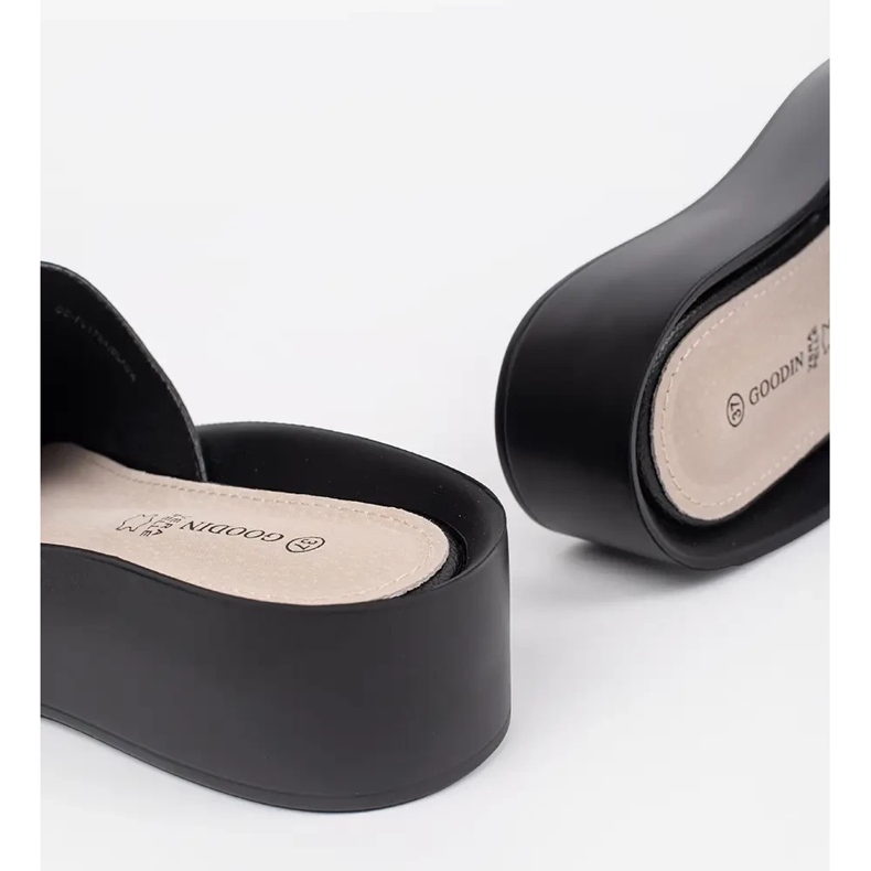 Goodin Fekete női papucs lánccal 1