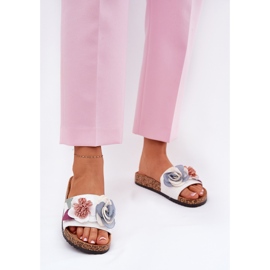 Női papucs virággal egy parafa platformon fehér 2 Női papucs virággal egy parafa platformon fehér 2