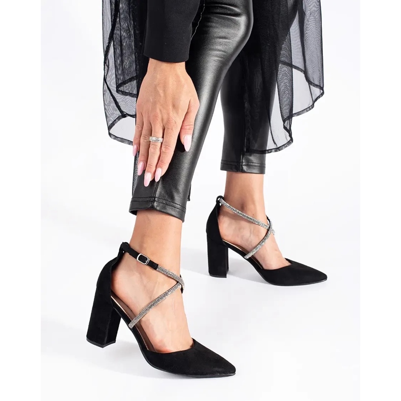 Velúr fekete pumpák flitterekkel 2