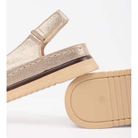 Goodin Arany szandál a platformon egy tűvel aranysárga 1