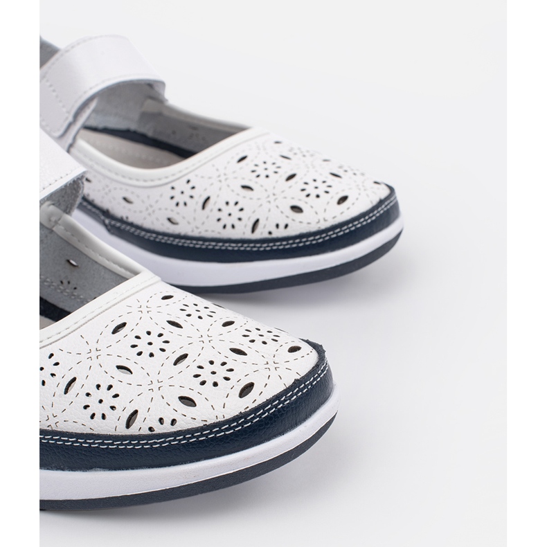 Goodin Eldobott fehér és sötétkék bőr szandál 2