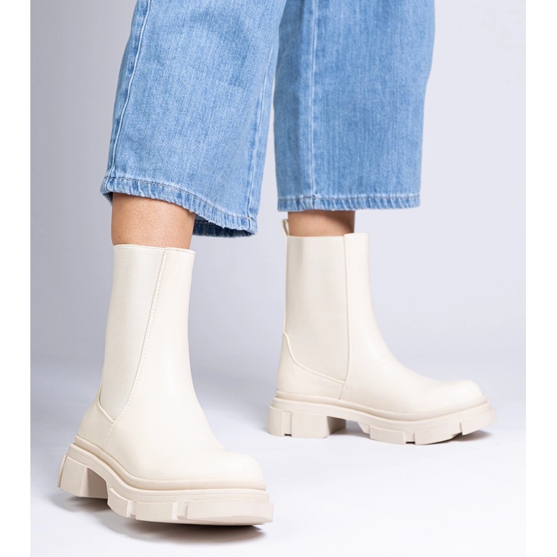 Bézs bokacsizma rugalmas felsőrésszel 1