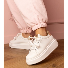 Fehér és arany sport cipők a platformon 2 Fehér és arany sport cipők a platformon 2