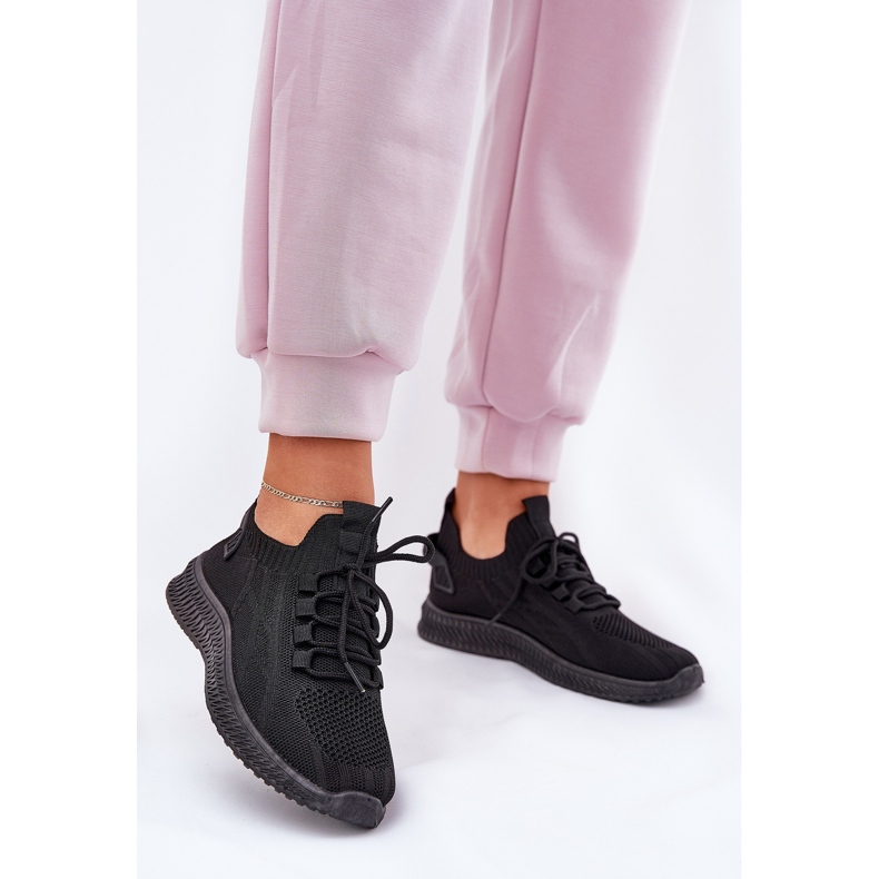 Női fekete slip-on sportcipő 2