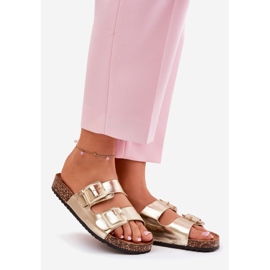 A női papucs bilincsekkel egy parafa talpon lévő arany talpon aranysárga 1 A női papucs bilincsekkel egy parafa talpon lévő arany talpon aranysárga 1