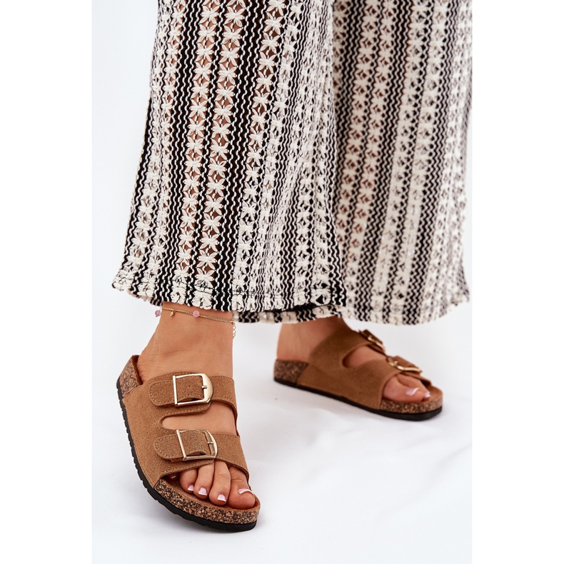 Női papucs flopok egy parafa platformon teve arany csatokkal barna 2