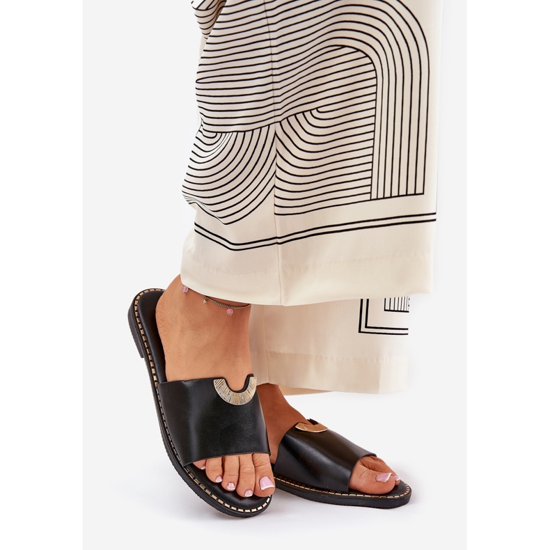 Öko bőr női papucs dekoratív részletekkel fekete 1