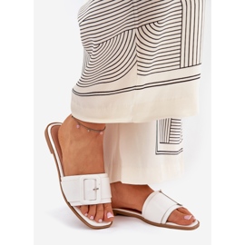 Lapos öko bőr női papucs fehér csatkal 1