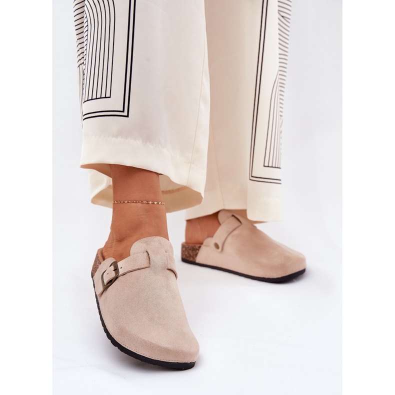 Papucs nők és a platformon bézs csatával 2