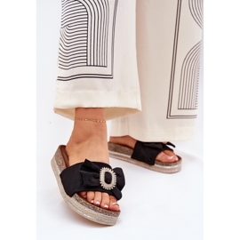 A női papucs lepattan a peronon íj és dekoratív bross fekete 2 A női papucs lepattan a peronon íj és dekoratív bross fekete 2