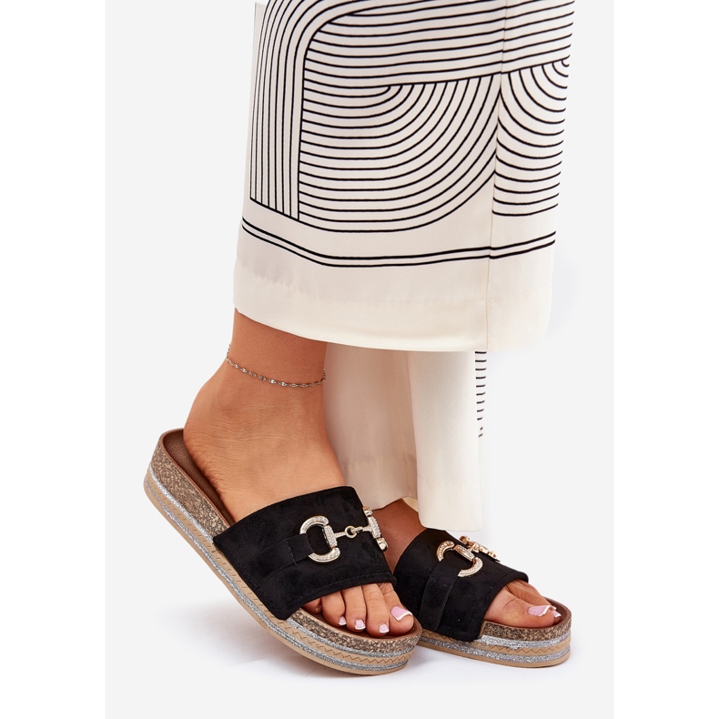 A női papucs a platformon arany díszítéssel és brokád fekete 1 A női papucs a platformon arany díszítéssel és brokád fekete 1