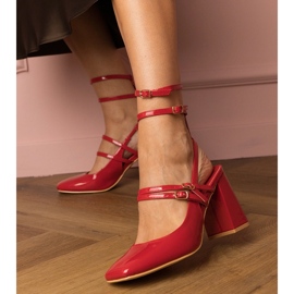 Az oszlopon laknis piros szivattyúk 2