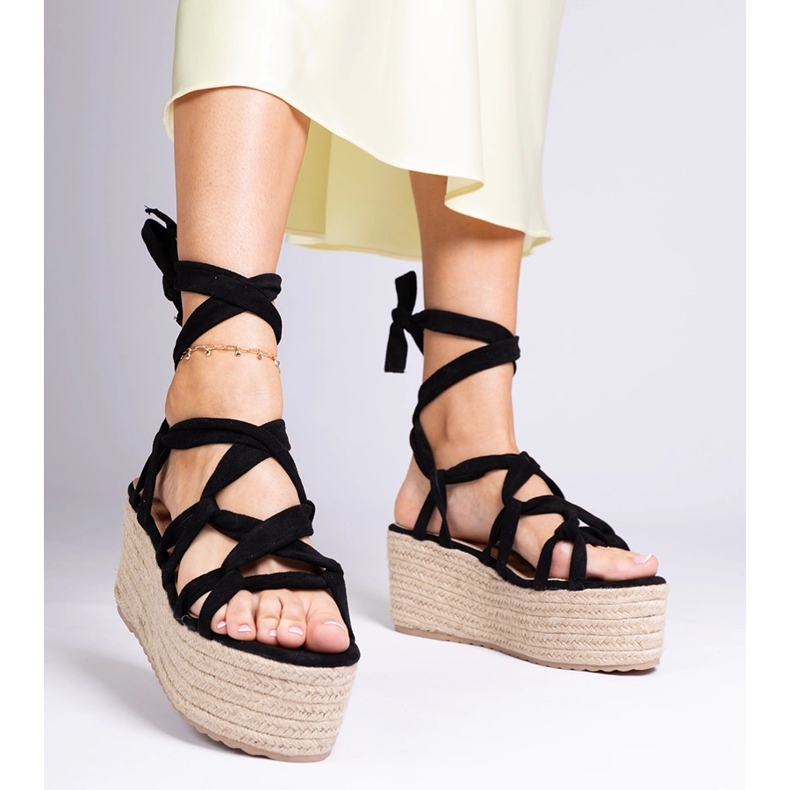 Fekete espadrilles egy magas platformon 1 Fekete espadrilles egy magas platformon 1