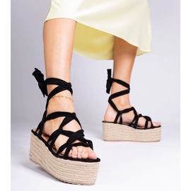 Fekete espadrilles egy magas platformon 2 Fekete espadrilles egy magas platformon 2